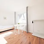 Tolstov - Monteurwohnung - 3 Schlafzimmer - Kueche - Balkon - Waschmaschine Appartamento Duisburgo