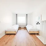 Tolstov - Monteurwohnung - 3 Schlafzimmer - Kueche - Balkon - Waschmaschine
