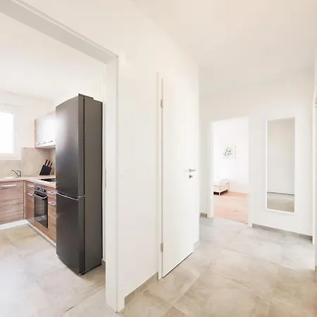 Raj Living - Monteurwohnung - 3 Schlafzimmer - Kueche - Balkon - Waschmaschine *