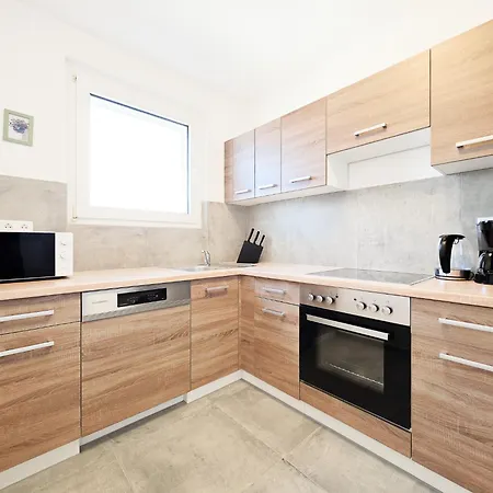 Raj Living - Monteurwohnung - 3 Schlafzimmer - Kueche - Balkon - Waschmaschine * Duisburg