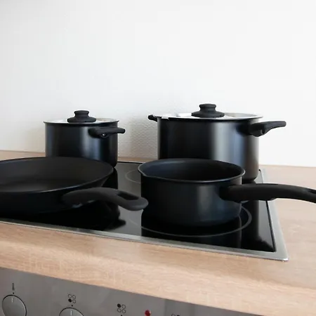 Tolstov - Monteurwohnung - 3 Schlafzimmer - Kueche - Balkon - Waschmaschine