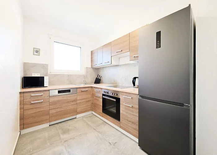 Daire Tolstov - Monteurwohnung - 3 Schlafzimmer - Kueche - Balkon - Waschmaschine Duisburg