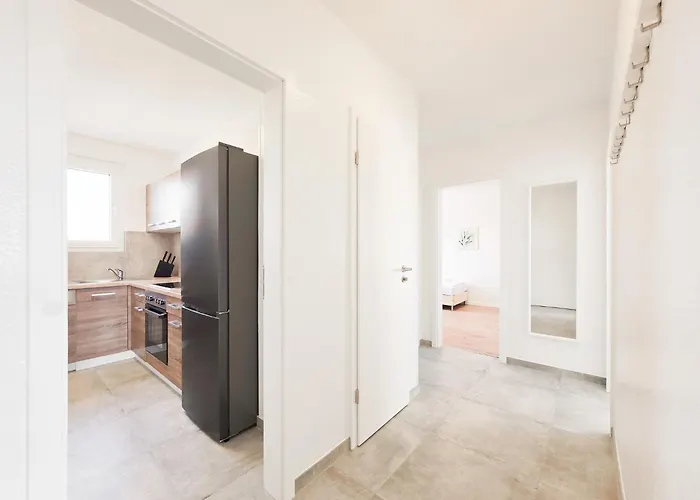 Tolstov - Monteurwohnung - 3 Schlafzimmer - Kueche - Balkon - Waschmaschine *